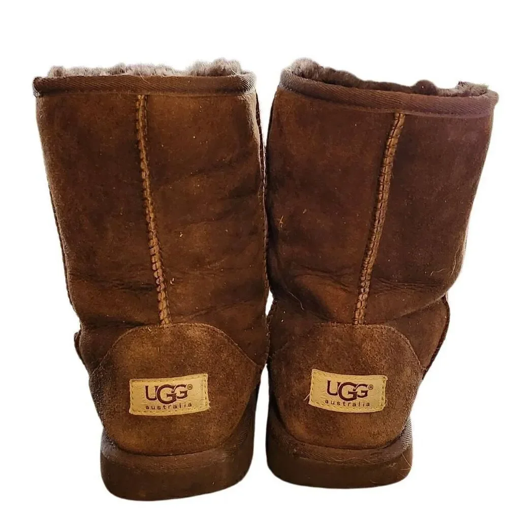 UGG Australia Classic Short 5251Y Boot Brown Size 6 In Very Good Condition